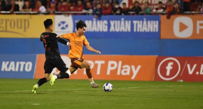 Minh Tâm ghi bàn cho HAGL.