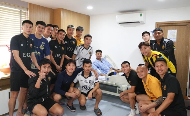 Ảnh bài viết Thầy trò Thanh Hóa thăm Thái Sơn sau phẫu thuật