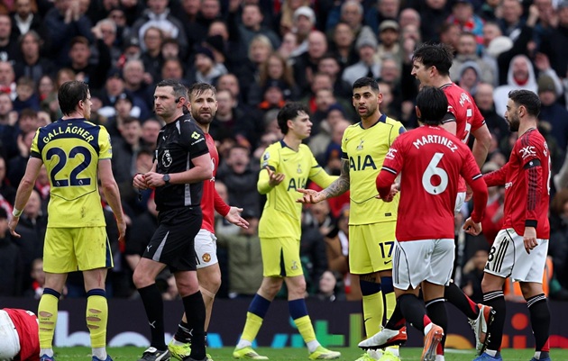 Ảnh bài viết Romero bị treo giò 4 trận, lỡ derby với Arsenal vì thẻ đỏ trước MU