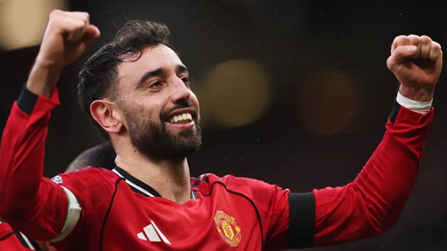 Bruno Fernandes (8,5/10): Vẫn luôn là "động cơ" của MU. Anh là người đạo diễn bàn mở tỷ số trước khi tự mình nhân đôi cách biệt. Mọi đợt tấn công của Quỷ đỏ đều đi qua đôi chân của thủ quân người Bồ Đào Nha.