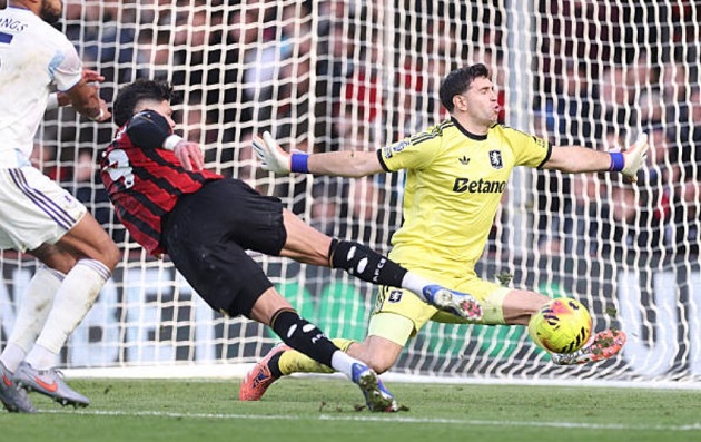 Ảnh bài viết Martinez trổ tài cứu Villa thoát thua trước Bournemouth