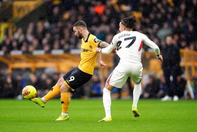 Malo Gusto - 7 điểm: D&ugrave; c&oacute; một v&agrave;i pha xử l&yacute; thiếu quyết đo&aacute;n trong tấn c&ocirc;ng v&agrave; g&oacute;p phần dẫn đến b&agrave;n thua từ quả phạt g&oacute;c, Gusto vẫn duy tr&igrave; mức độ hoạt động ổn định b&ecirc;n h&agrave;nh lang c&aacute;nh phải. 