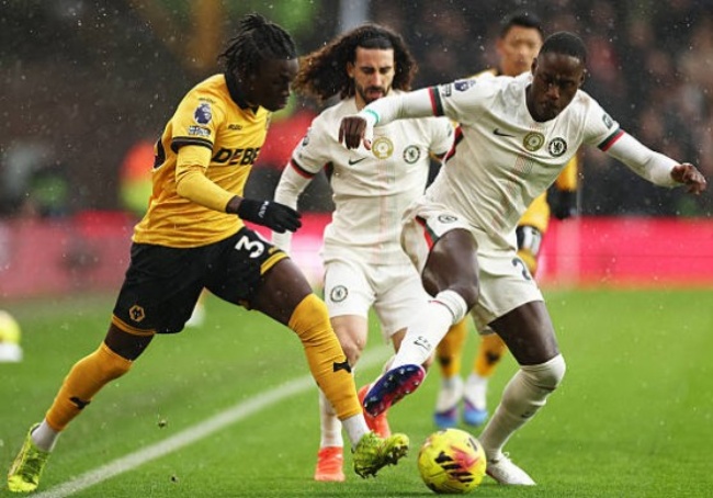 Trevoh Chalobah - 7.5 điểm: Một m&agrave;n tr&igrave;nh diễn x&ocirc;ng x&aacute;o v&agrave; đầy sức mạnh. Chalobah thắng phần lớn c&aacute;c pha tranh chấp tay đ&ocirc;i v&agrave; lu&ocirc;n c&oacute; mặt ở những điểm n&oacute;ng.