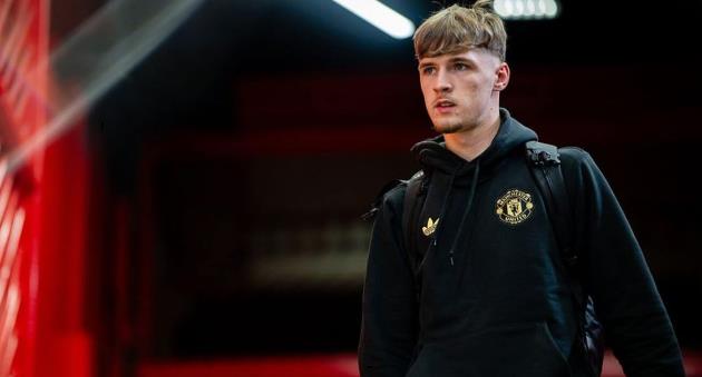 Ảnh bài viết Carrick xúc động khi trao cơ hội cho con trai Fletcher