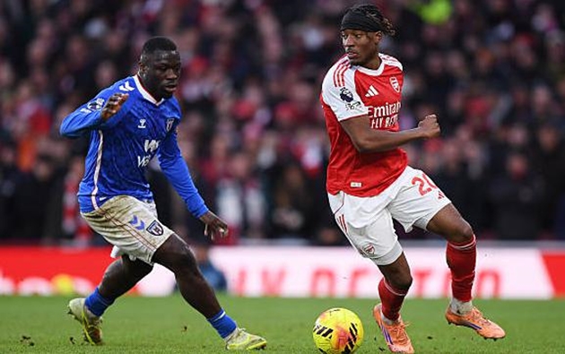 Noni Madueke (6.9/10): Thi đấu năng nổ nhưng thiếu sự đột phá cần thiết. Các hậu vệ Sunderland đã nghiên cứu khá kỹ lối chơi của Madueke và khiến anh gặp nhiều khó khăn trong các pha đi bóng một chọi một.

Viktor Gyokeres (7.9): Vào sân từ băng ghế dự bị nhưng Gyokeres đã thay đổi hoàn toàn cục diện. Anh ghi một bàn thắng đẳng cấp trong tư thế mất trụ và hoàn tất cú đúp bằng pha đệm bóng cận thành bản năng, khẳng định vị thế "sát thủ" số một của đội bóng hiện tại.

Điểm số của các cầu thủ Arsenal ở trận đấu với Sunderland. Ảnh: BongDa.com.vn.