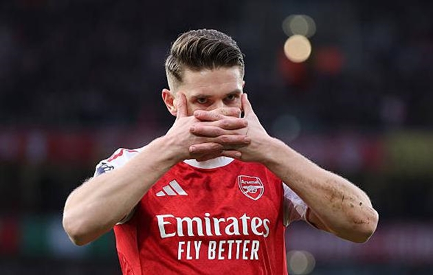 Viktor Gyokeres (7.9): Vào sân từ băng ghế dự bị nhưng Gyokeres đã thay đổi hoàn toàn cục diện. Anh ghi một bàn thắng đẳng cấp trong tư thế mất trụ và hoàn tất cú đúp bằng pha đệm bóng cận thành bản năng, khẳng định vị thế "sát thủ" số một của đội bóng hiện tại.

Điểm số của các cầu thủ Arsenal ở trận đấu với Sunderland. Ảnh: BongDa.com.vn.