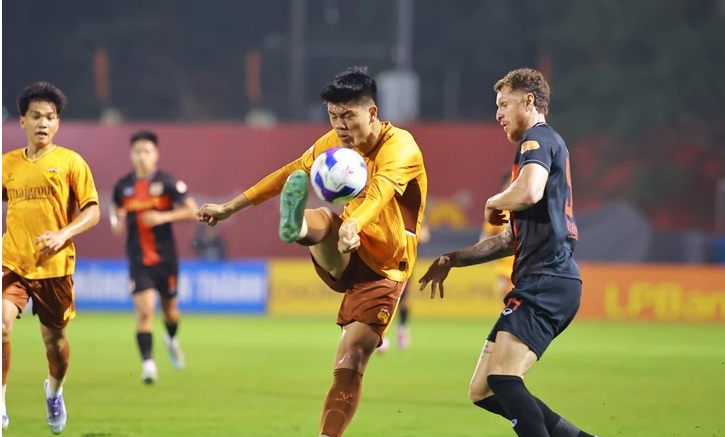 Đinh Quang Kiệt d&ugrave; chỉ mới 19 tuổi nhưng đ&atilde; mang đến thử th&aacute;ch lớn cho Geovane Magno.