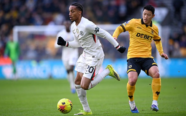 Tiền đạo Brazil đang chơi càng hay trong màu áo Chelsea.