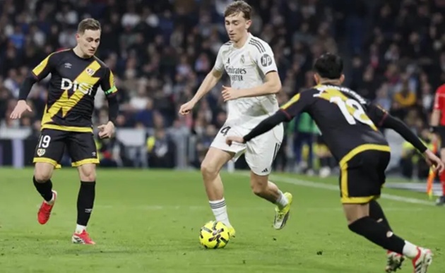 Ảnh bài viết Liều thuốc Mestalla cho cơn khủng hoảng của Huijsen