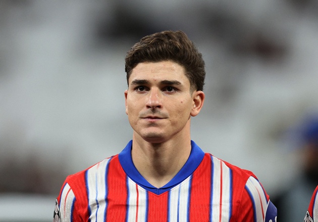 Chelsea quyết chiêu mộ Alvarez trước sự cạnh tranh của Arsenal.