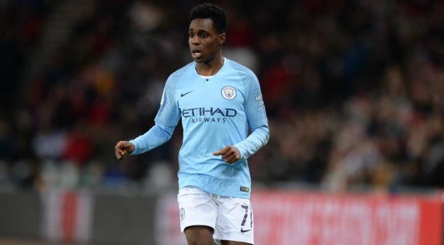Jeremie Frimpong trong m&agrave;u &aacute;o Man City ng&agrave;y n&agrave;o.