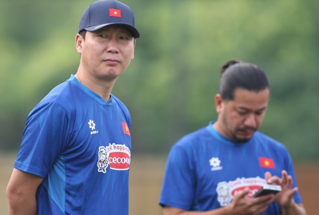 HLV Kim Sang-sik cần đa dạng h&oacute;a h&agrave;ng c&ocirc;ng.