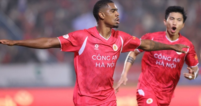 C&aacute;c ch&acirc;n s&uacute;t ngoại lấn &aacute;t ở V-League.