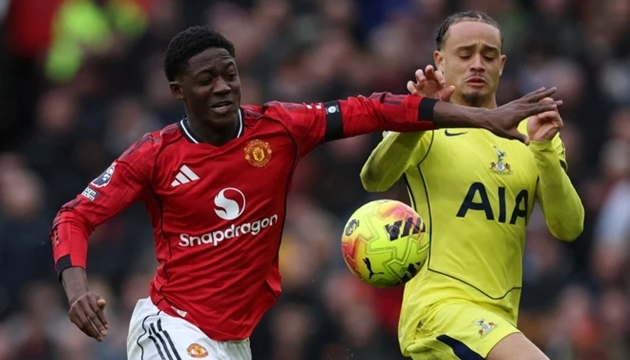 Kobbie Mainoo tiếp tục có trận đấu ấn tượng dưới thời Michael Carrick.