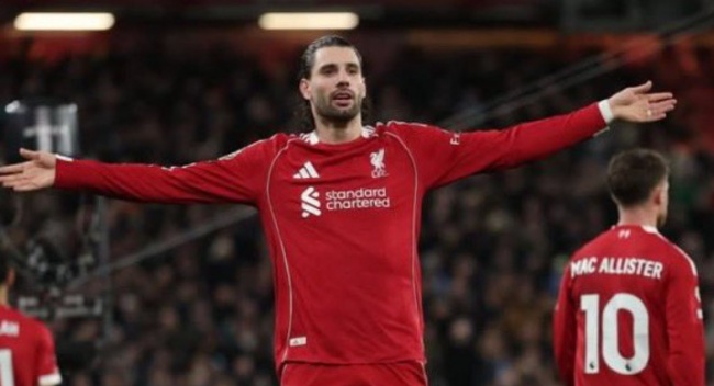 Dominik Szoboslai ghi bàn rồi mắc lỗi ở bàn thua của Liverpool.