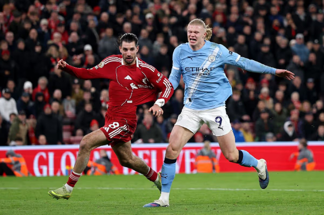 Tình huống dẫn đến tranh cãi ở đại chiến Liverpool - Man City.