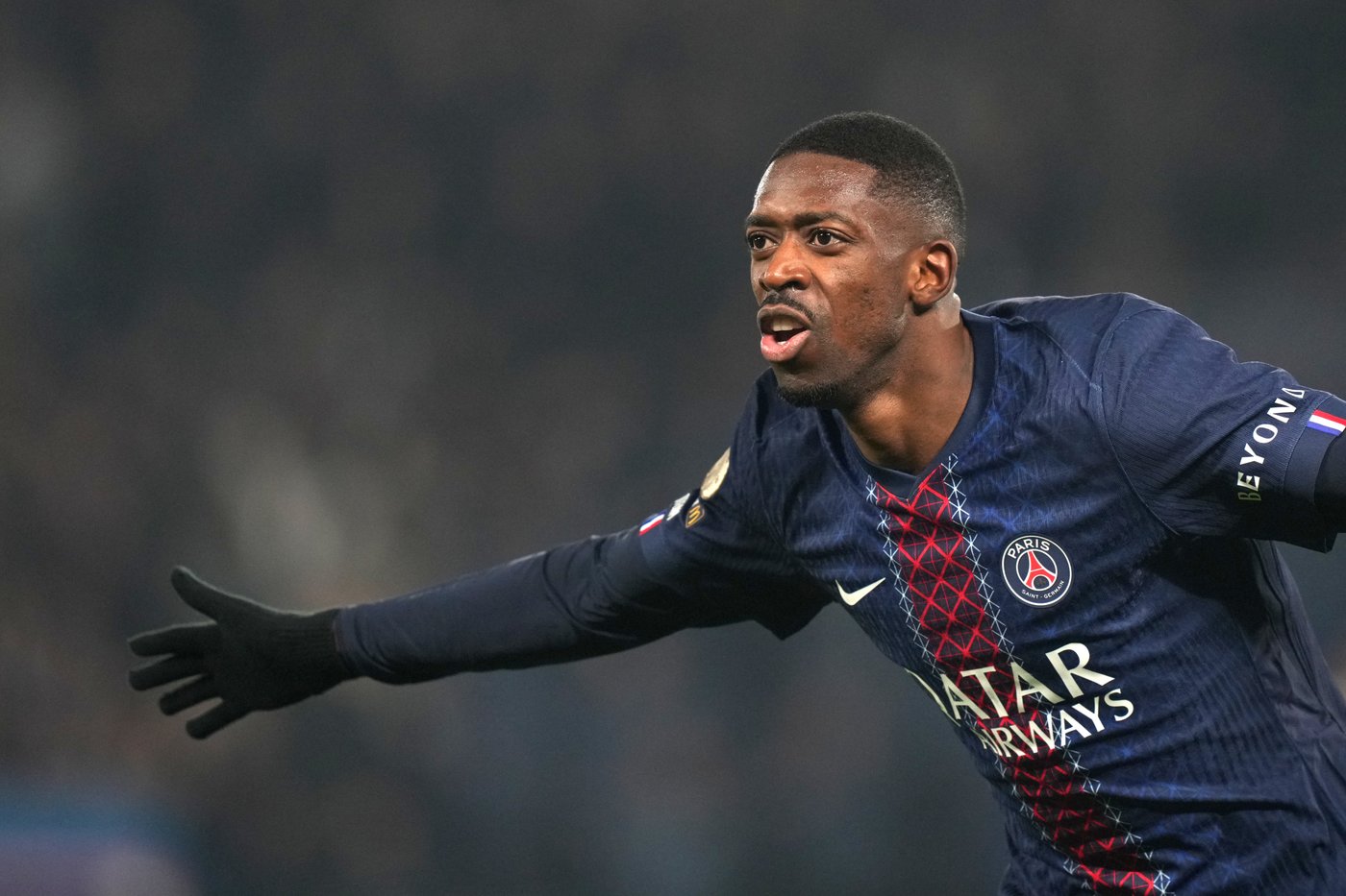 Dembele vẽ đường cong Puskas nhấn chìm Marseille