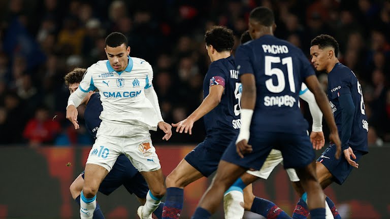 Mason Greenwood đã hoàn toàn bất lực trước PSG.