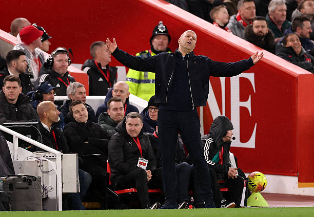 Slot cần phải tìm cách cứu vãn mùa giải của Liverpool.