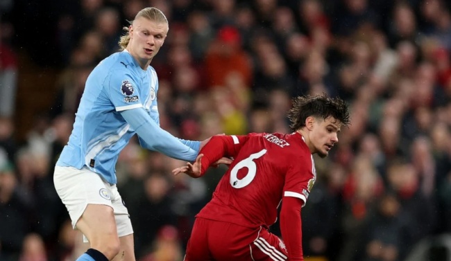 Kerkez ở trận đấu Man City.