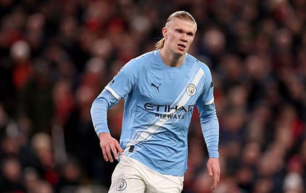Erling Haaland tỏa sáng giúp Manchester City đánh bại Liverpool.