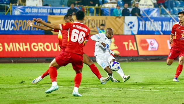 Percy Tau mở tỷ số từ sớm nhưng Nam Định kh&ocirc;ng thể c&oacute; 3 điểm.