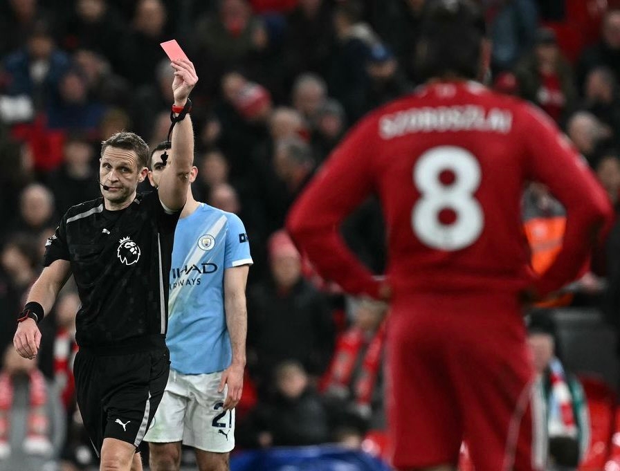 Ảnh bài viết Bất chấp Gary Neville, Mark Halsey khẳng định VAR đã đúng