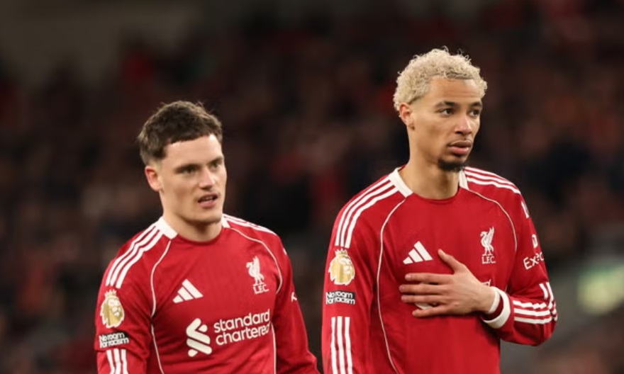 Liverpool vừa nhận thất bại tr&ecirc;n s&acirc;n nh&agrave;.