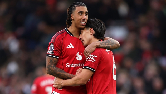 Ảnh bài viết Leny Yoro có thể là chìa khóa giúp Carrick vượt khó