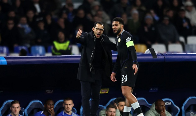 Rosenior cho biết James đã bị ốm.