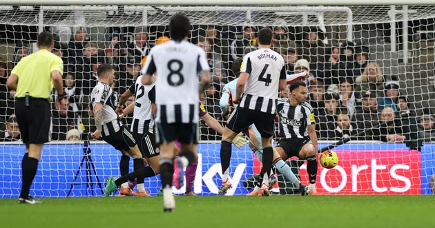 Nỗi thất vọng đang b&agrave;o tr&ugrave;m đội b&oacute;ng.