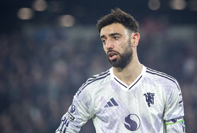 Tiền vệ: Bruno Fernandes – 7.0 Đội trưởng của Man Utd thi đấu tròn vai với khả năng sáng tạo và những đường chuyền mở ra cơ hội. Tuy nhiên, trong một ngày mà các đồng đội phía trên di chuyển thiếu linh hoạt, Bruno đã không thể tạo ra những đường kiến tạo mang tính quyết định. Anh cần thêm sự sắc sảo trong các pha dứt điểm từ xa để giải quyết các thế trận bế tắc.