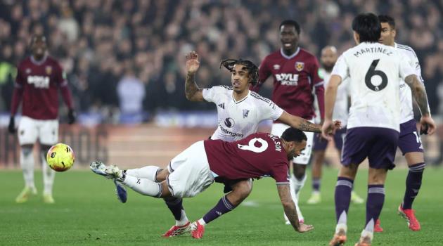 Yoro chơi rất tốt khi v&agrave;o s&acirc;n.