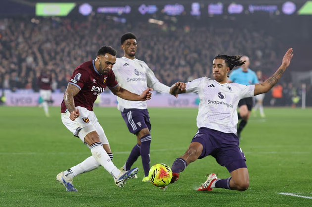 Ảnh bài viết Leny Yoro sẵn sàng soán ngôi Harry Maguire