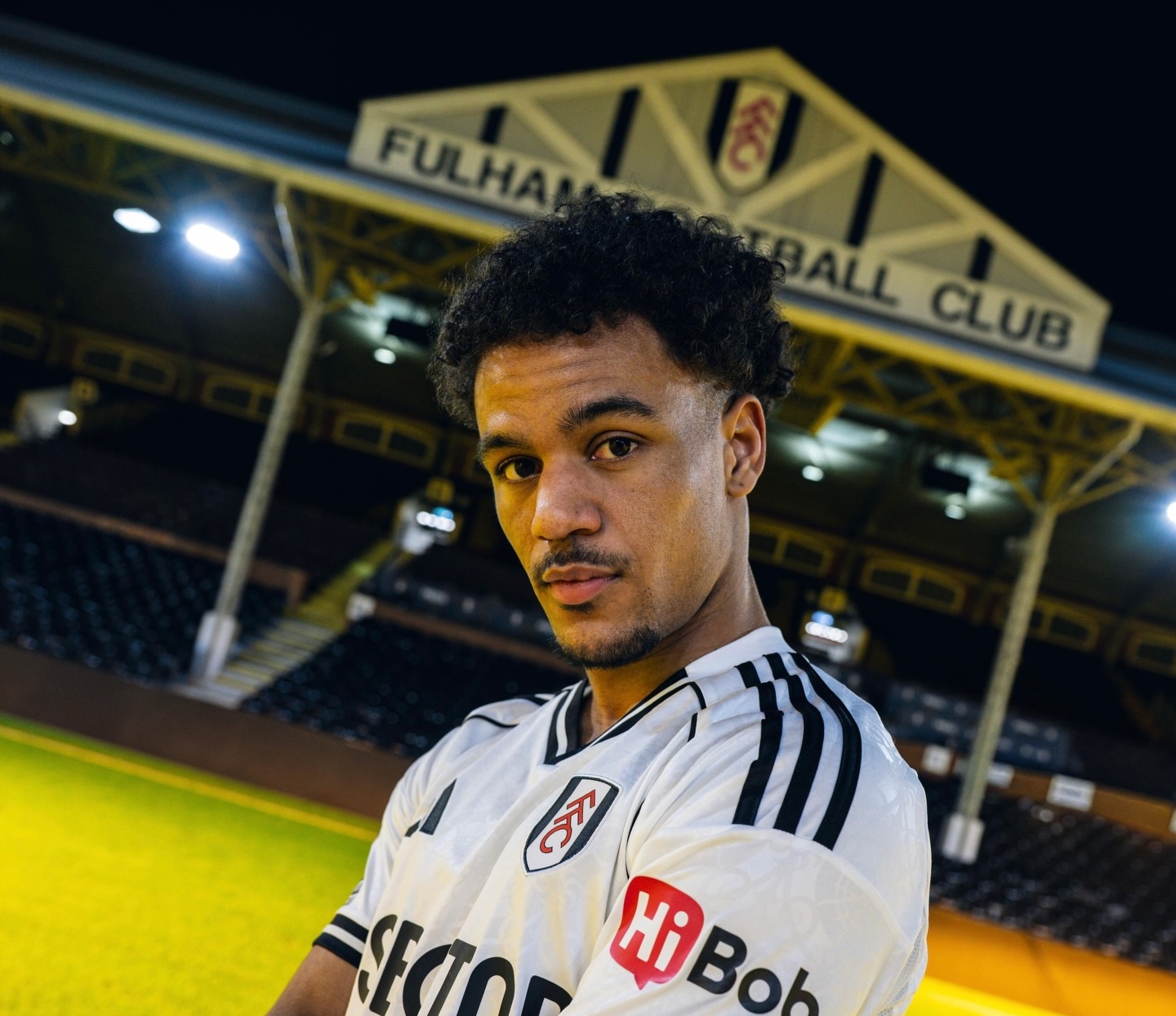 Oscar Bobb sắp c&oacute; cơ hội đối đầu đội b&oacute;ng cũ, Man City.