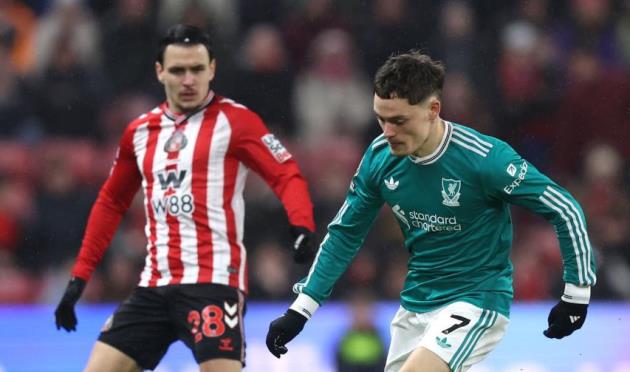 Liverpool kiểm so&aacute;t tốt thế trận.