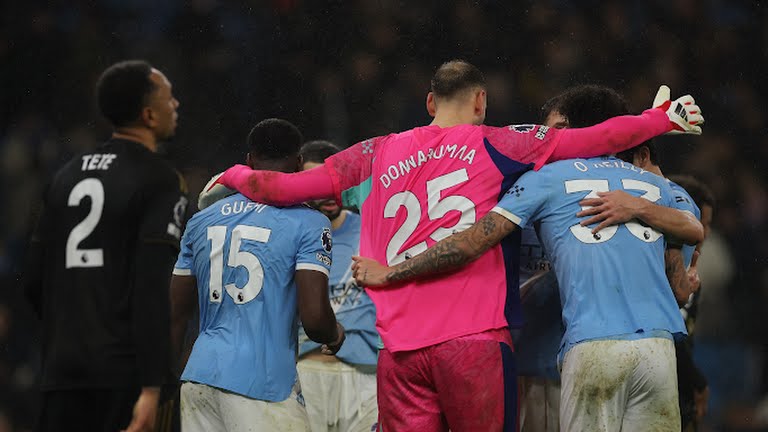  Donnarumma một lần nữa trở th&agrave;nh chốt chặn đ&aacute;ng tin cậy của Man City.