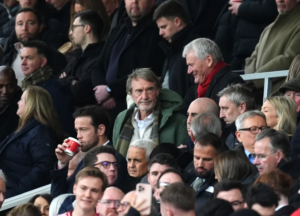 Khi Old Trafford đứng giữa ngã ba bản sắc.