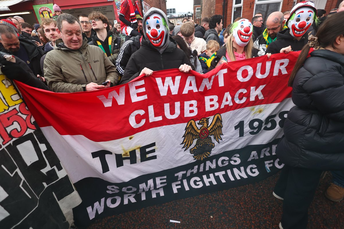 Tổ chức 1958 cũng chỉ trích Sir Jim.