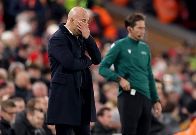 Liverpool tiếp tục mất một hậu vệ phải.