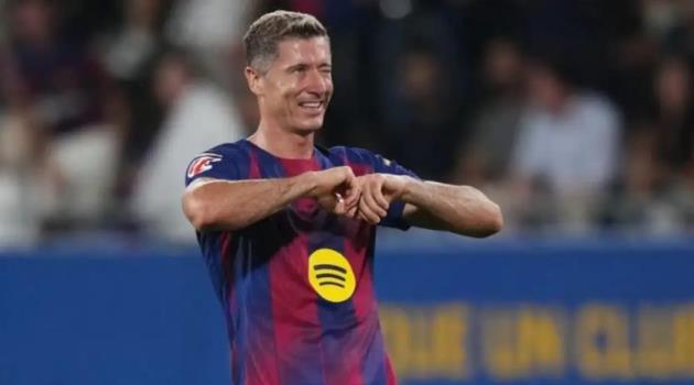 Ảnh bài viết Lewandowski chấp nhận giảm lương để gia hạn với Barcelona
