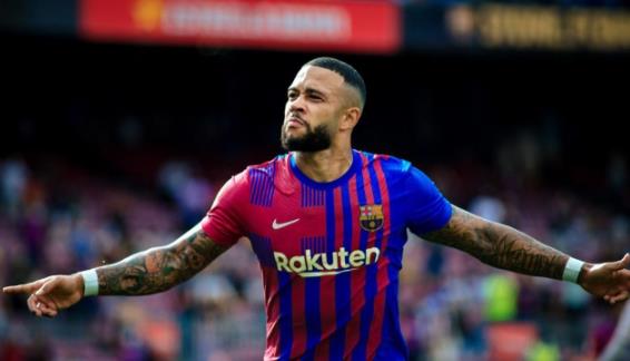 Depay có đóng góp không tồi cho Barca.