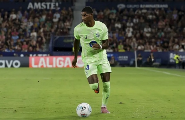 Ảnh bài viết Barca đề nghị đổi Araujo lấy Rashford