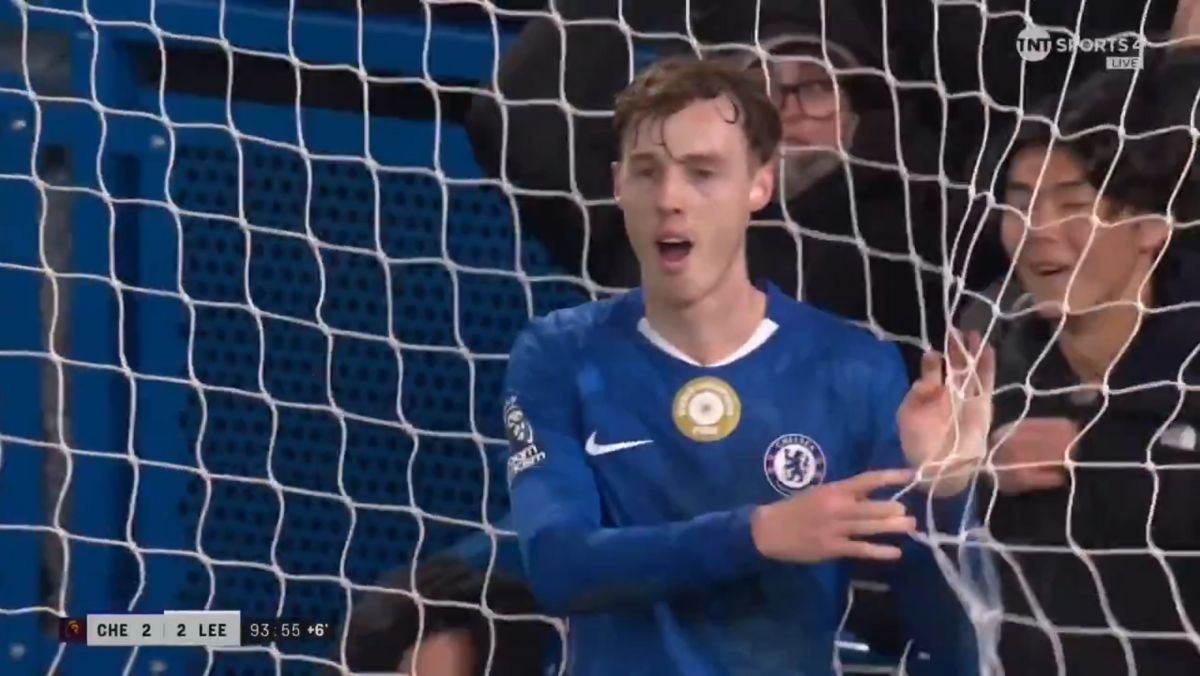 Ảnh bài viết Palmer sút hỏng ở cự ly 1m, vẫn được CĐV bảo vệ