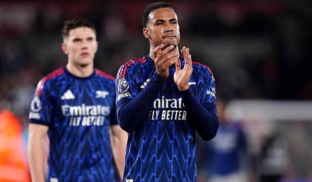 Gabriel Magalhaes: 6.9 Pha đ&aacute;nh đầu của trung vệ n&agrave;y l&agrave; c&uacute; s&uacute;t duy nhất của Arsenal trong hiệp một. Anh chơi rất tốt ở kh&acirc;u kh&ocirc;ng chiến nhưng đ&atilde; cực kỳ may mắn khi kh&ocirc;ng bị đuổi khỏi s&acirc;n sau một pha phạm lỗi th&ocirc; bạo d&ugrave; trước đ&oacute; đ&atilde; phải nhận thẻ v&agrave;ng.