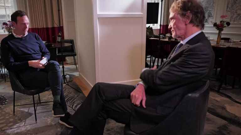 Khi bào chữa không xoa dịu được dư luận.