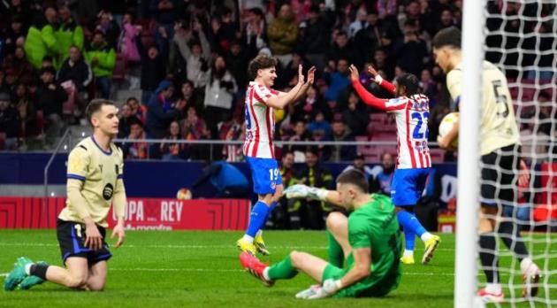 Barca sụp đổ trước Atletico.