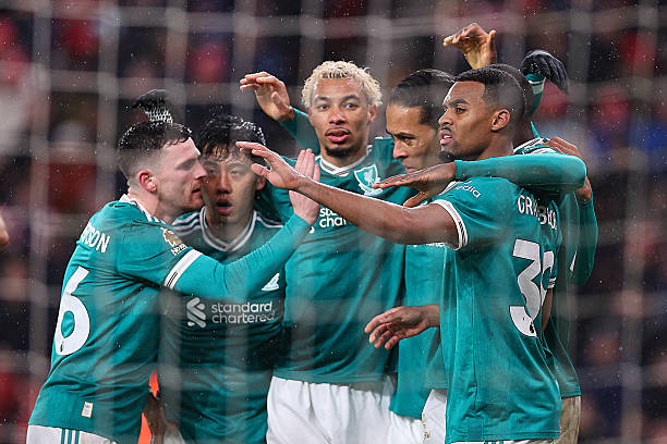 Liverpool vừa trải qua 90 ph&uacute;t đầy kh&oacute; nhằn với Sunderland.