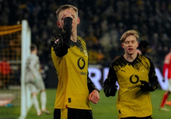 Maximilian Beier lập công cho Dortmund.