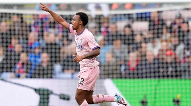 Eli Junior Kroupi lọt v&agrave;o tầm ngắm của nhiều &ocirc;ng lớn Ngoại hạng Anh.